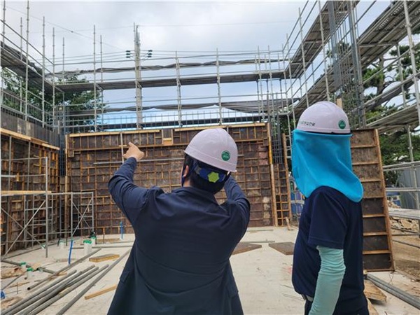 폭염 및 가을 태풍 대비 공사현장 안전점검 활동  /사진제공=경북교육청