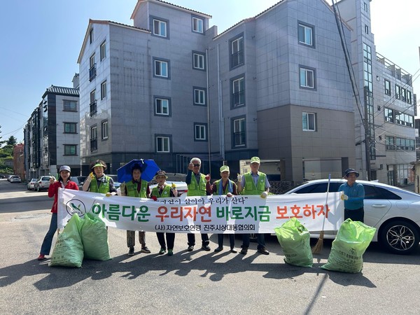 진주시 상대동 자연보호협의회, 환경정비 활동 실시 /사진제공=진주시