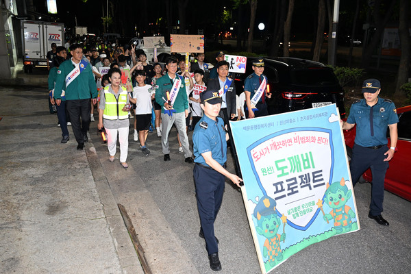 다문화거리 합동순찰 및 캠페인 모습 /사진제공=안산시