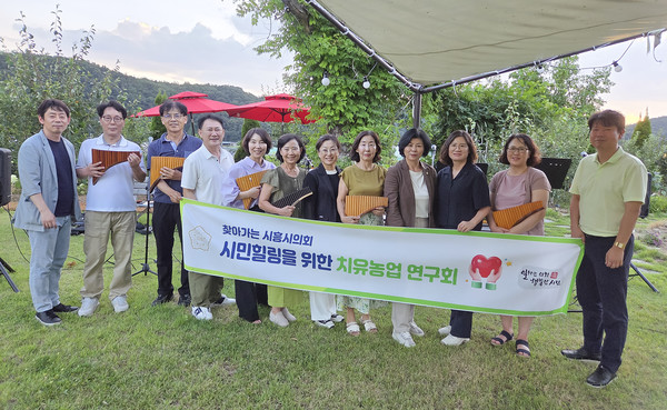 ‘시민힐링을 위한 치유농업 연구회’의 칠곡군 치유 농장 ‘솔봄’ 방문  /사진제공=시흥시의회