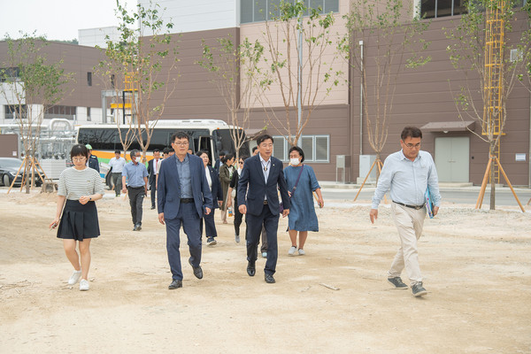 행정사무감사 주요 사업지를 점검하는 박두형 의장 /사진제공=여주시의회