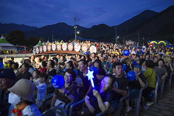 제20회 문경오미자축제 개막 공연 /사진제공=문경시