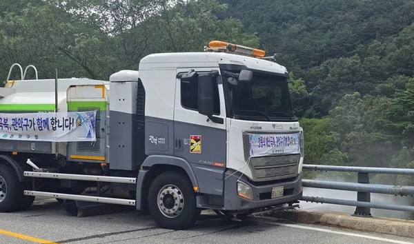 강릉시 가뭄 해소에 동원된 관악구 살수차 /사진제공=관악구