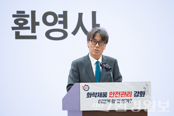 금한승 환경부 차관이 9일 서울 국회의원회관에서 열린 화학제품 안전관리 강화를 위한 국회토론회에 참석해 환영사를 하고 있다. /사진제공=환경부