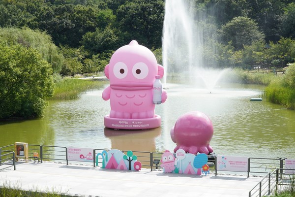 아이시스 호수 정화 캠페인 /사진제공=롯데칠성음료