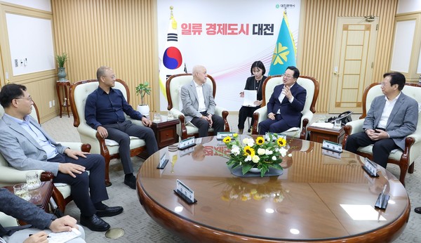 글로벌 바이오 전문지 바이오센추리의 데이비드 플로스 대표 대전 방문  /사진제공=대전시.