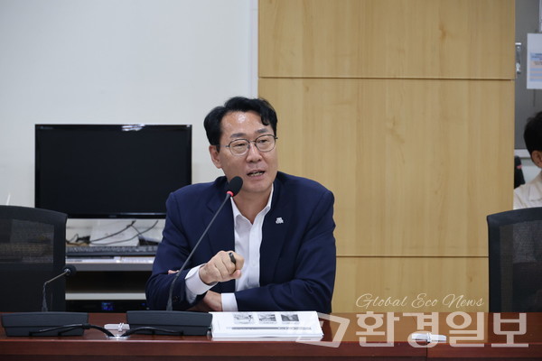 정명근 화성시장은 화성이 경기도에서 농경지 면적과 가축 사육 두수가 가장 많은 도시라며, 오늘 논의된 내용을 화성시에 바로 적용하겠다고 말했다. /사진=박준영 기자