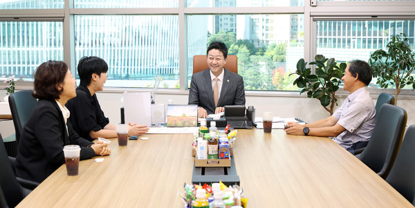 김진경 의장, 시흥시 이동노동자 이동 쉼터 확충 논의 /사진제공=경기도의회