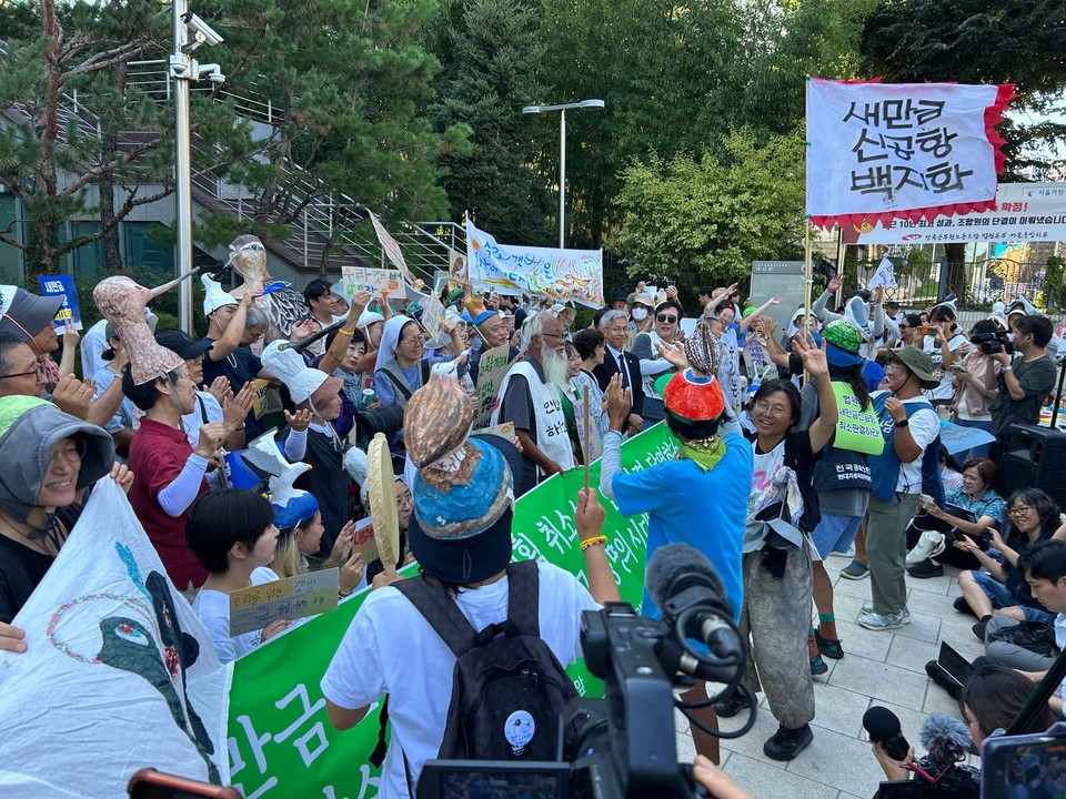 환경단체는 이 판결이 무분별한 개발 중심 정책에 대한 법원의 준엄한 경고라고 봤다. /사진제공=새만금신공항 기본계획 취소소송인단