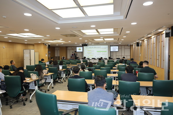 지난 11일 개최된 ‘제3회 기후재정포럼 세미나’에서는 여야 의원과 전문가들이 기후재정의 충분성과 수용성 균형을 위해 배출자 책임 강화, 취약계층 보호, 녹색국채 발행 등 통합적 조달 방안을 제안했다. /사진=박준영 기자