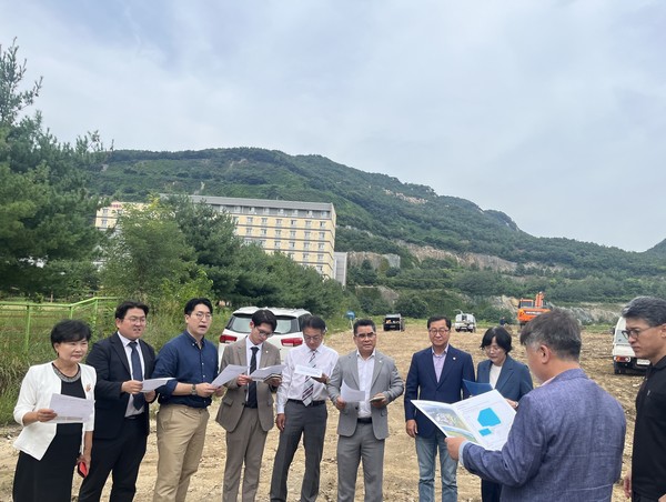 안양시의회 총무경제위원회, 경인교대 경기캠퍼스 내 야구장·풋살장 조성 현장 방문 /사진제공=안양시의회