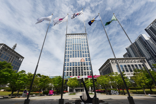 시는 9월17일 '(주)아이큐랩 본사와 생산 시설 준공식'을 진행했다. /사진제공=부산시