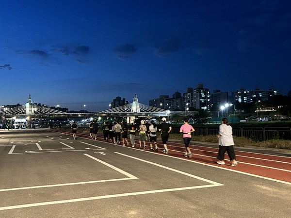 야간 슬로우 조깅 프로그램 진행 모습 /사진제공=동대문구