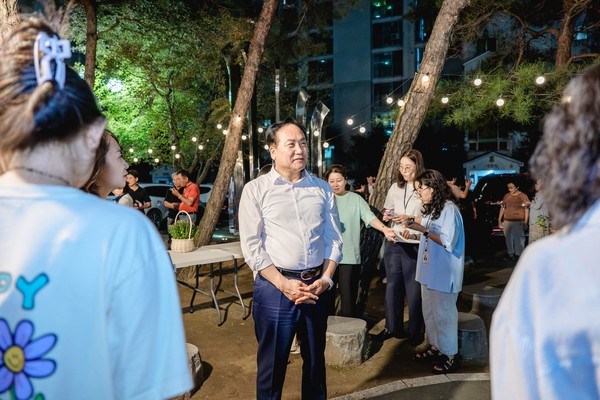 이권재 오산시장과 오산시의회 이상복 의장, 시의원, 입주자대표회의 임원, 입주민 등 100여 명 참석 /사진제공=오산시