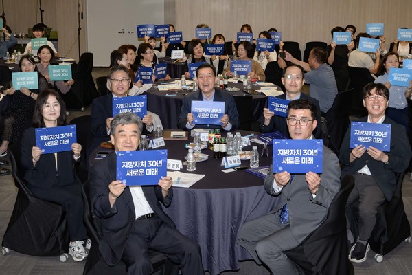 수원시, ‘지방자치분권 발전 위한 정책포럼’ 개최 /사진제공=수원시