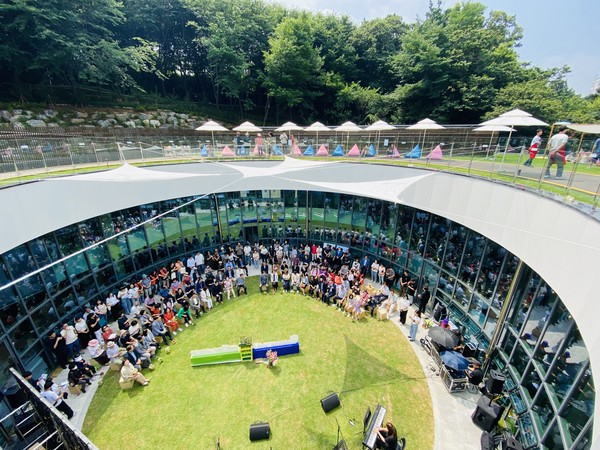 방배숲환경도서관이 ’제11회 대한민국 고효율·친환경 주거 및 건축기자재 대상‘에서 환경부 장관상을 수상했다. /사진제공=에코나우