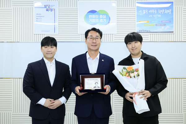 정명근 화성특례시장 2025 청년친화헌정대상 종합대상 수상 /사진제공=화성특례시