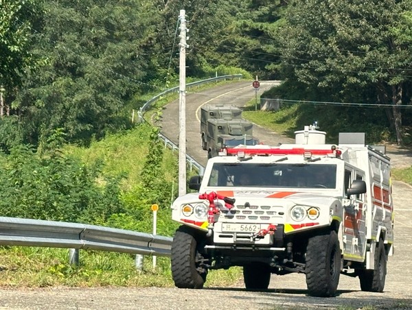 다목적산불진화차가 주행 훈련을 실시하고 있다. /사진제공=산림청