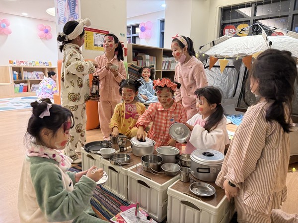 거점형 돌봄 기관에서 놀이에 참여한 아이들 /사진제공=경기도교육청