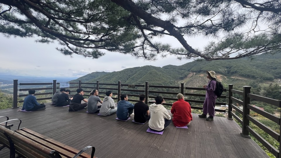 산림 건강 과정 수업 참여자들 /사진제공=국립산림과학원