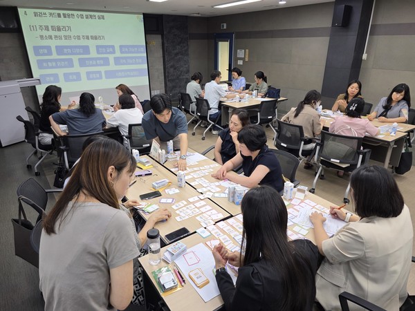 인천시교육청의 읽걷쓰카드 활용 수업 설계 연수 장면. /사진제공=교육청