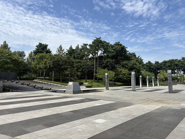 성남시 야외 공공예식장으로 운영하는 시청공원 벽천분수 앞 /사진제공=성남시