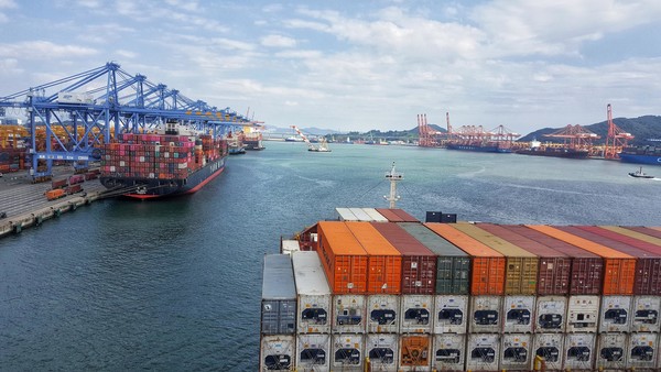 정부가 '기후금융'으로 분류한 자금 중 상당액이 LNG 운반선 등 화석연료 인프라에 투입돼 국제 기준에 역행하고 있으며, 녹색 분류체계 재정비가 시급하다는 지적이 제기됐다. /사진=환경일보DB