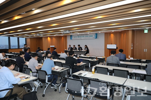대규모 개발과 환경 규제 간 균형을 위한 제도 개선 필요성이 지난 19일 화우연수원에서 개최된 '개발사업 규제 효율화' 세미나에서 집중 논의됐다. /사진=박준영 기자