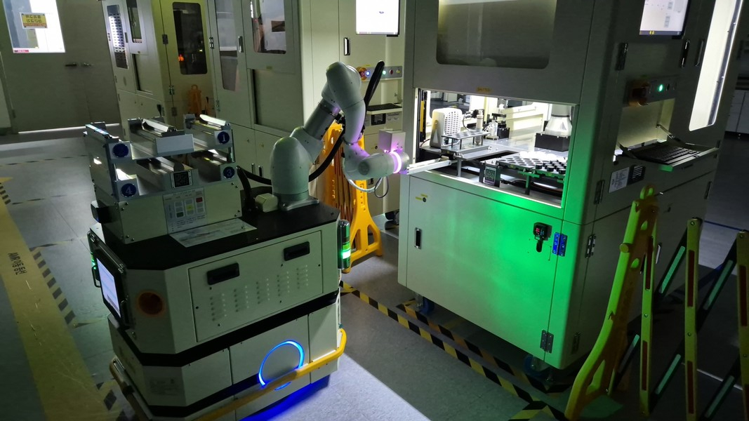  LG화학 자동화 로봇 /사진제공=LG화학