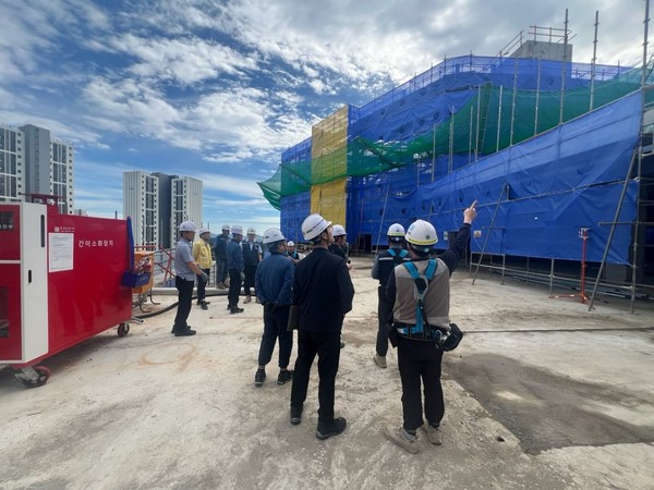부천시와 고용노동부가 산재 예방을 위해 건설현장 합동점검을 실시했다.  /사진제공=부천시