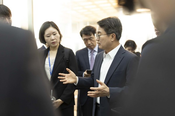 김동연 지사, 판교 AI 기업과 함께 텐센트 클라우드 방문 /사진제공=경기도