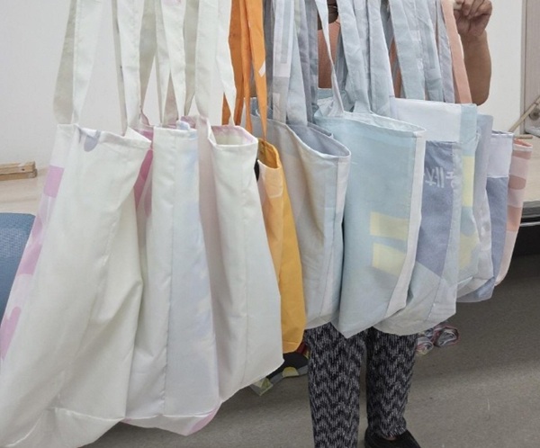 폐현수막을 재활용한 수거용 마대 /사진제공=안동시