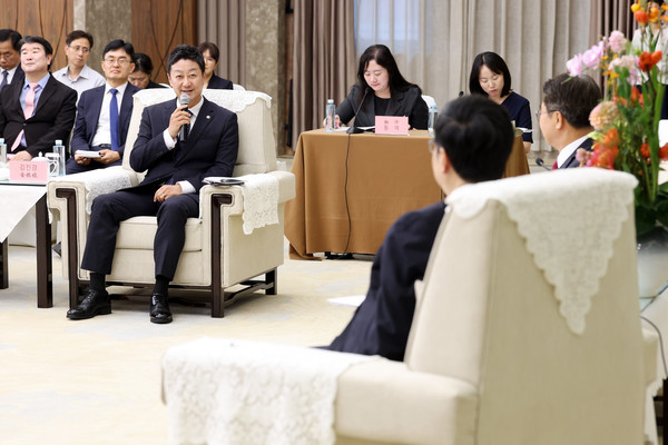 김진경 의장, 후헝화 충칭시장 등 지도부와의 면담 및 우호협력 체결 /사진제공=경기도의회