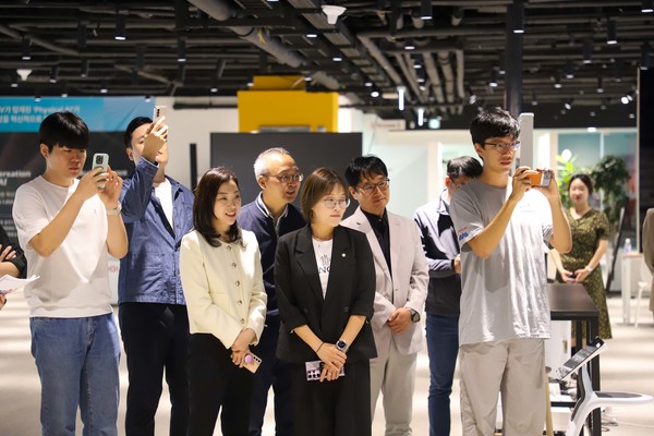 평택시의회 ‘평택 인공지능(AI) 정책연구회’ ㈜마음 AI를 방문해 2차 벤치마킹 실시 /사진제공=평택시의회