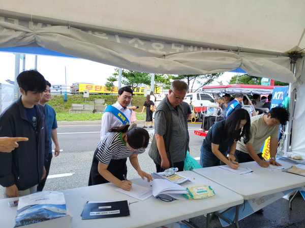 ‘진도 고속철도 추진위’ 명량대첩축제서 홍보 / 사진제공=진도군