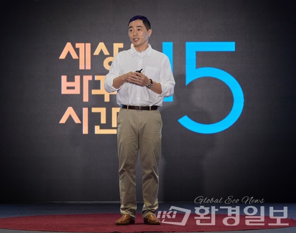 2022년 CBS 세바시에 출연해 강연하는 김정빈 대표 /사진제공=수퍼빈 