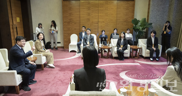 김성환 환경부 장관이 현지시간 27일 중국 옌타이에서 제26차 한·중·일 환경장관회의(TEMM) 청년포럼에 참여했다. /사진=환경부