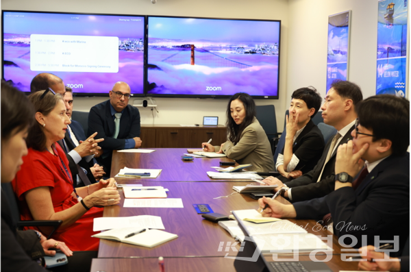 26일(현지시각) 미국 뉴욕에서 열린 UNDP D4SD의 고위급 회담에서 차광명 한국환경공단 경영기획이사(오른쪽 두번째)가 논의하고 있다. /사진=한국환경공단