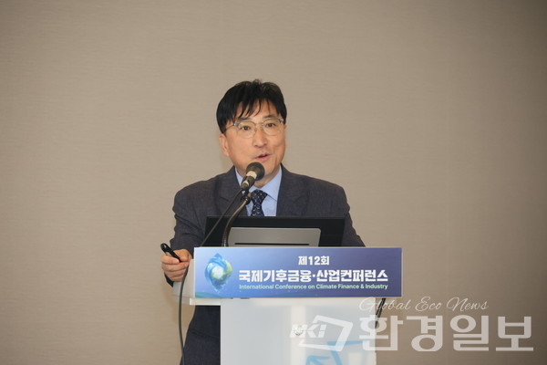 이순구 인천광역시 환경기후정책과 과장은 인천시가 국가영역 배출 비중이 높은 현실을 짚으며, 실천 중심의 탄소중립 정책과 시민 참여 확대를 통해 지역 맞춤형 기후대응에 나서고 있다고 밝혔다. /사진=박준영 기자