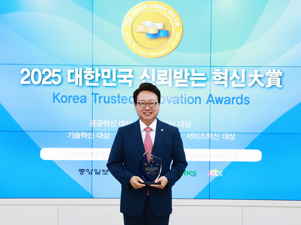 손병복 울진군수가 대한민국 신뢰받는 혁신 대상을 수상했다. /사진제공=울진군