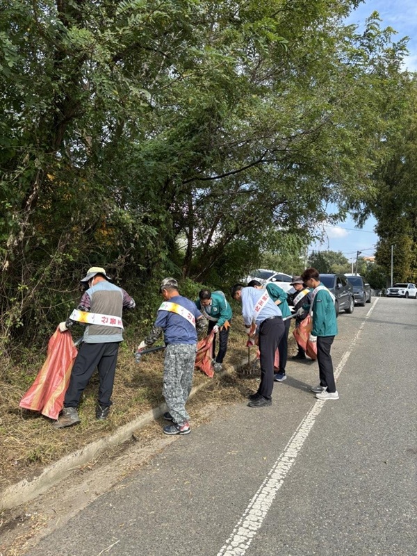 가을철 산림 인접지 인화물질 사전제거 활동 /사진제공=성주군