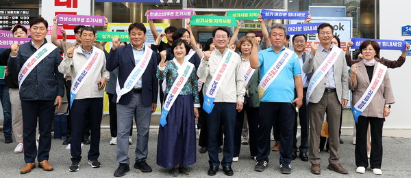 추석맞이 상가 방문 / 사진제공=강진군