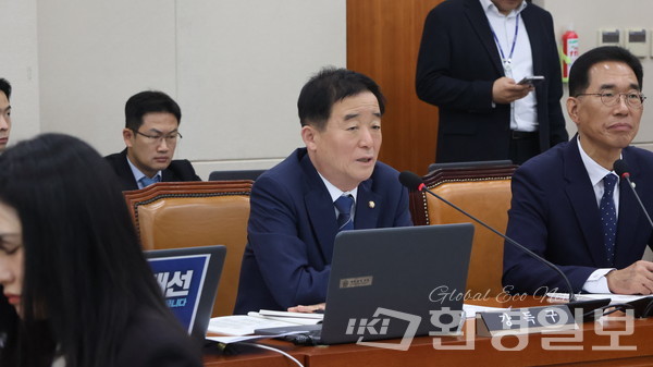 14일, 강득구 국회의원이 기후에너지환경부 국감에서 질의를 하고 있다. /사진=강득구 의원실