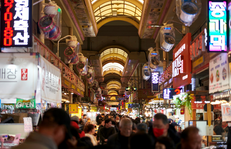 윤석열 정부가 지난해 3월 추진한 ‘농축산물 온누리상품권 환급행사’가 전형적인 전시행정이었다는 비판이 제기됐다. 당시 정부는 온누리상품권 20억원을 환급하면서 운영비와 관리비 등 행정비용으로만 11억원을 사용, 환급액의 절반이 행정비로 소진된 것으로 드러났다. /사진=환경일보DB
