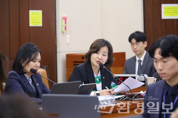 이수진 국회의원(국회 보건복지위 간사)이 자살예방 SNS 상담 브랜드 '마들렌' 이용자 중 여성이 약 64%를 차지한다며, 성별 간 접근성 격차를 해소하고 이용자별 맞춤형 지원체계를 지속적으로 관리할 필요가 있다고 밝혔다. /사진=이수진 의원실
