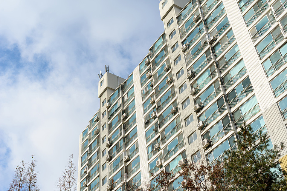 국토교통부(장관 김윤덕)는 22일 ‘노후 공공청사 등 복합개발 추진체계’ 구축을 위한 관계기관 회의를 열고, 2030년까지 수도권에 2.8만호의 주택을 공급하기 위한 본격적인 실행에 나섰다. /사진=환경일보DB