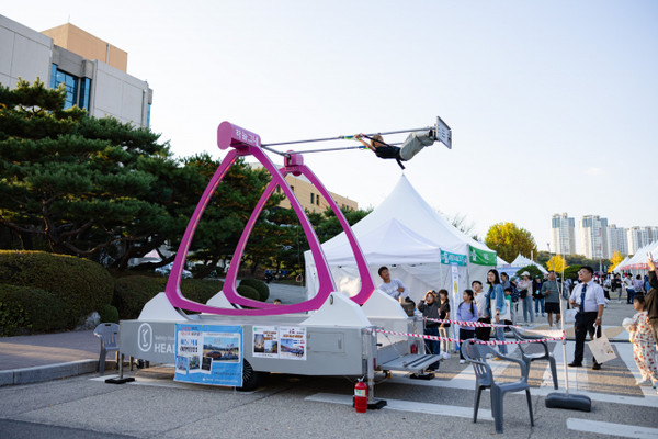 ‘2025 안산사이언스밸리 과학축제(ASV)’의 체험형 콘텐츠 ‘하늘그네’ /사진제공=안산시