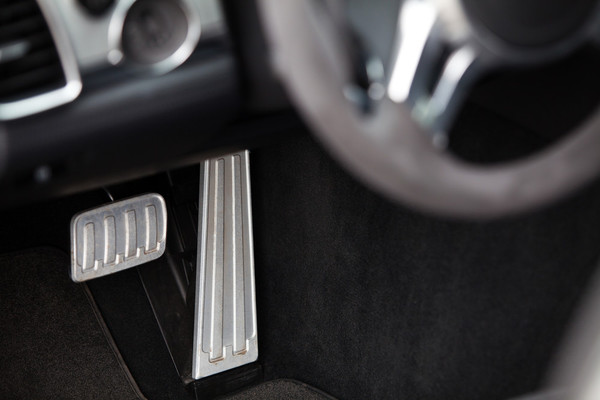 국토교통부가 자동차의 급가속 사고를 방지하기 위해 페달 오조작 방지장치 설치를 의무화하는 내용의 개정안을 입법예고 한다 밝혔다. /사진=환경일보DB