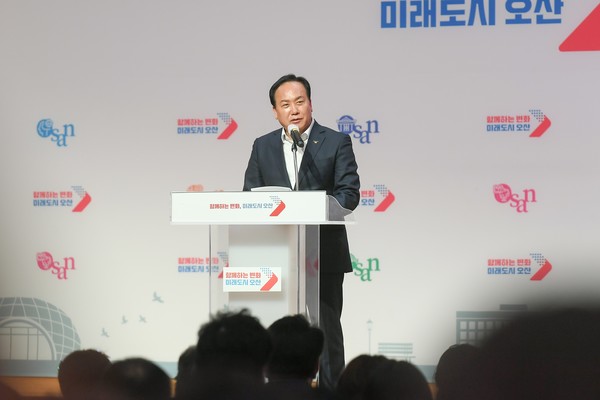 이권재 오산시장이 9월30일 돌봄통합지원법 시행준비 토론회에서 축사하는 모습. /사진제공=오산시