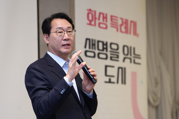 정명근 화성특례시장이 27일 열린 화성특례시 중장년 남성 자살예방을 위한 100인 토론회에서 발언하고 있다. /사진제공=화성특례시